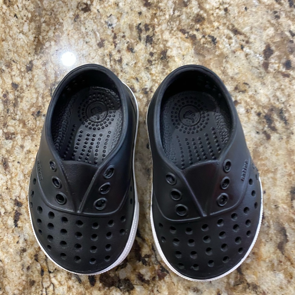 Toddler Native sandals size 4